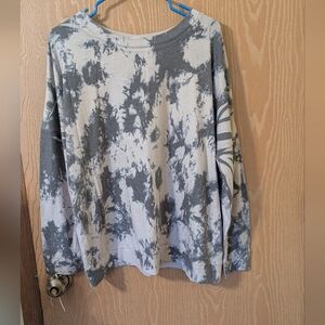 Gray and White Tie-Dye Long Sleeve Shirt